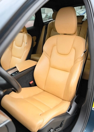 Volvo XC 60 cena 156000 przebieg: 56000, rok produkcji 2019 z Białystok małe 781